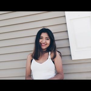 Meet your Posher, Lesly